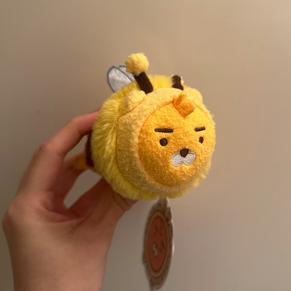 KAKAO FRIENDS RYAN BEE PLUSHIE KEYCHAIN
